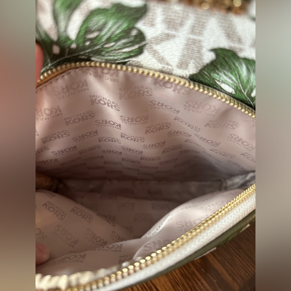 Michael Kors Leather Abbey Vanilla Olive Logo
Palm Leaf Backpack